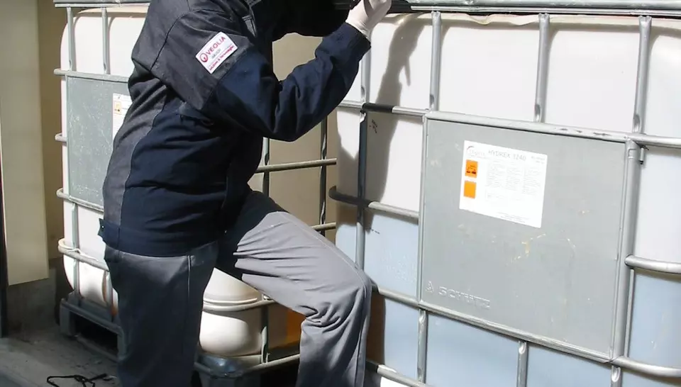 Hydrex staff onservice Hydrex 6000 container