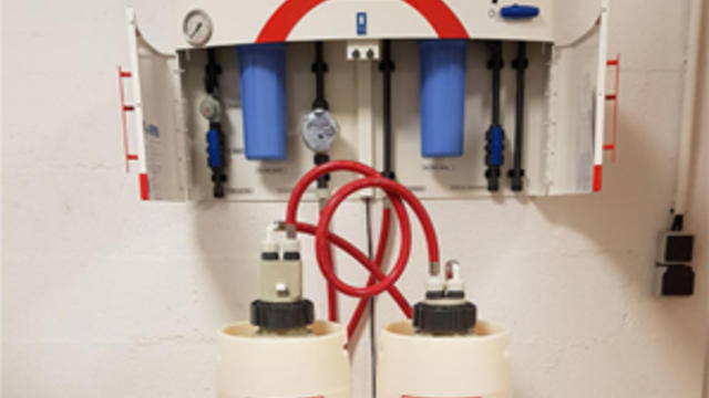 Machine produisant de l’eau déminéralisée basée sur des résines échangeuses d’ions